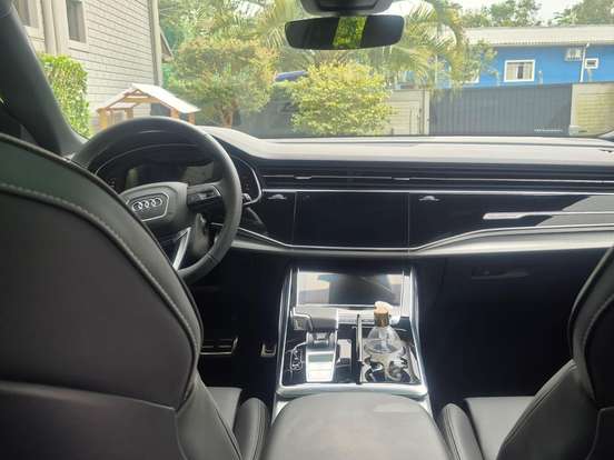 AUDI-Q8-2024