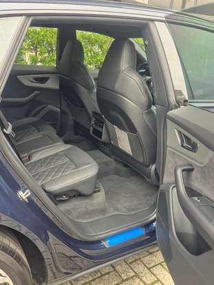 AUDI-Q8-2024