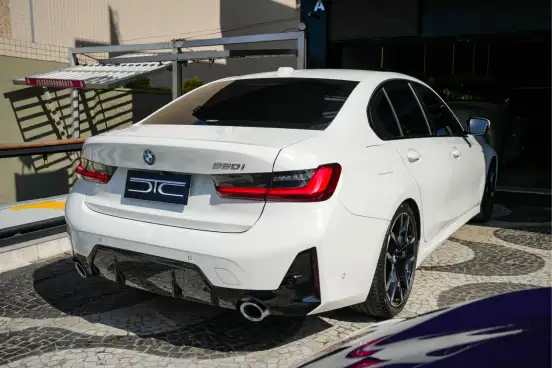 BMW-320i-2024