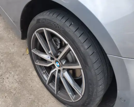 BMW-320i-2024