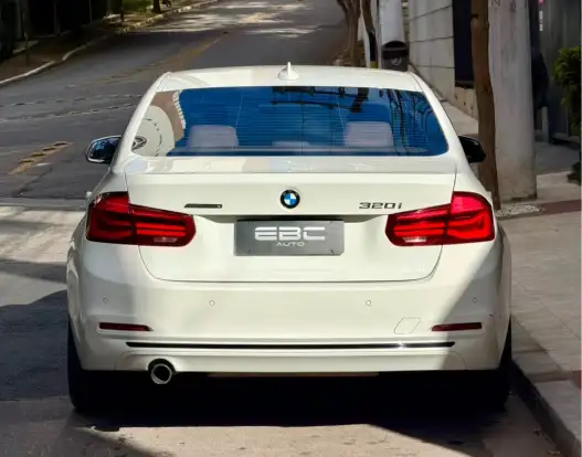 BMW-320i-2018