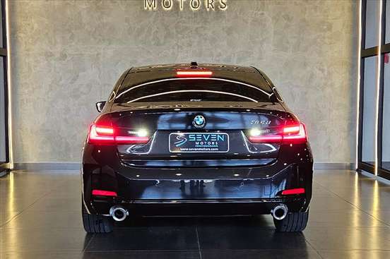 BMW-320i-2023
