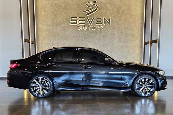 BMW-320i-2023