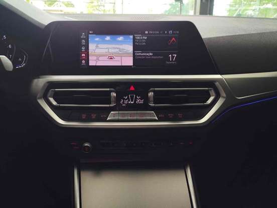 BMW-320i-2021