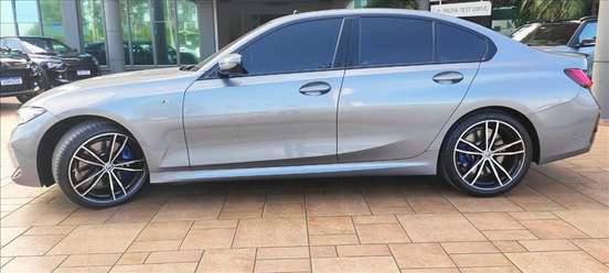 BMW-320i-2023