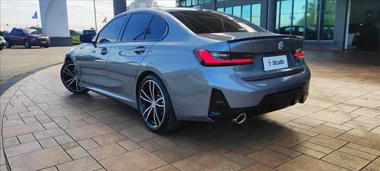 BMW-320i-2023