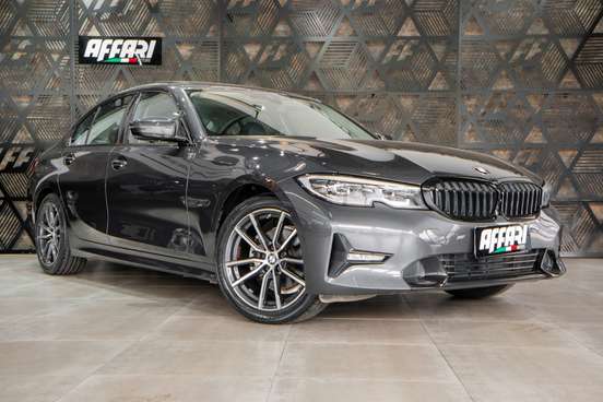 BMW-320i-2022