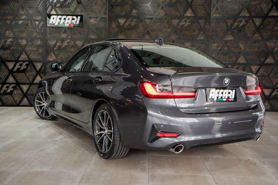 BMW-320i-2022