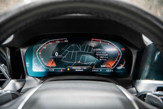 BMW-320i-2022