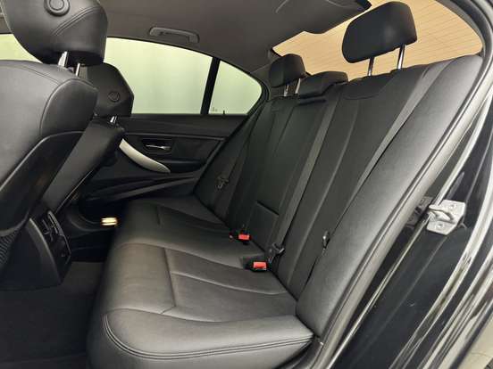 BMW-320i-2013