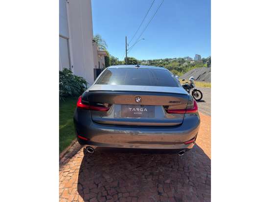 BMW-320i-2020