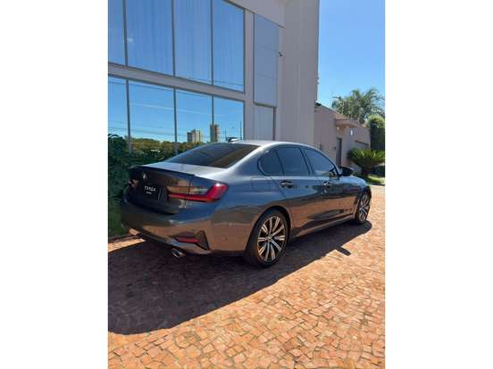 BMW-320i-2020