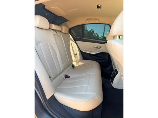 BMW-320i-2020