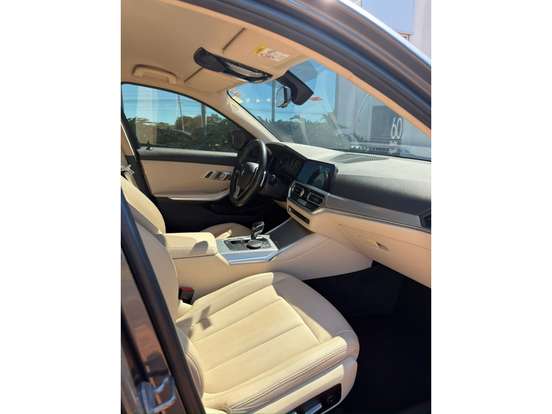 BMW-320i-2020