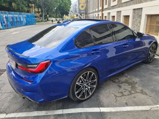 BMW-330e-2022