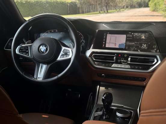 BMW-330e-2021