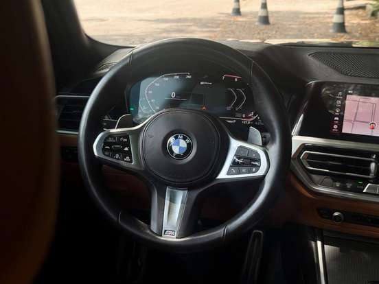 BMW-330e-2021