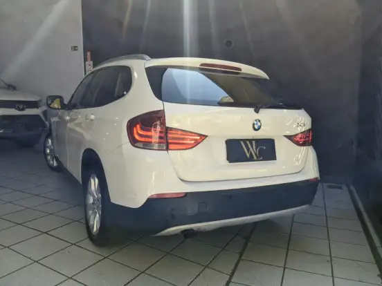 BMW-X1-2011