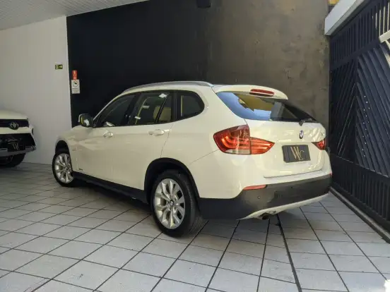 BMW-X1-2.0 18I S-DRIVE 4X2 16V GASOLINA 4P AUTOMÁTICO BMW-X1-2011
