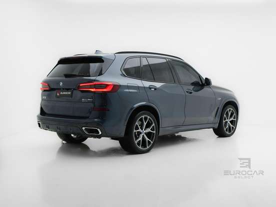 BMW-X5-2021