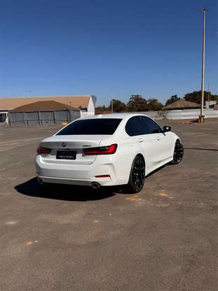 BMW-320i-2022