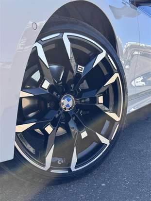 BMW-320i-2022