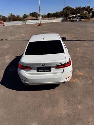 BMW-320i-2022