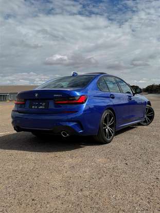 BMW-320i-2022