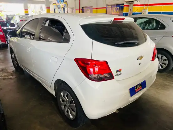 CHEVROLET-ONIX-2018
