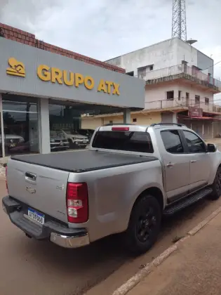 CHEVROLET S10 2.4 MPFI LTZ 4X4 CD 8V FLEX 4P MANUAL CHEVROLET S10 2.4 MPFI LTZ 4X4 CD 8V FLEX 4P MANUAL