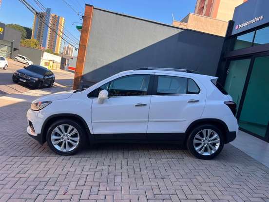 CHEVROLET-TRACKER-2017