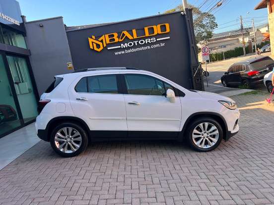 CHEVROLET-TRACKER-2017