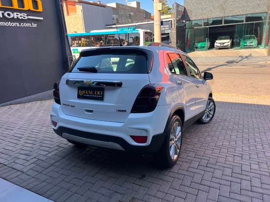 CHEVROLET-TRACKER-2017