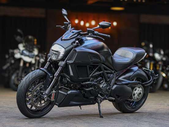 DUCATI-DIAVEL DARK-2015
