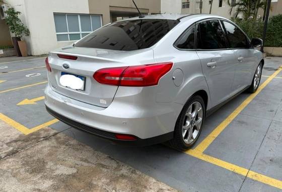 FORD FOCUS 2.0 SE PLUS FASTBACK 16V FLEX 4P POWERSHIFT