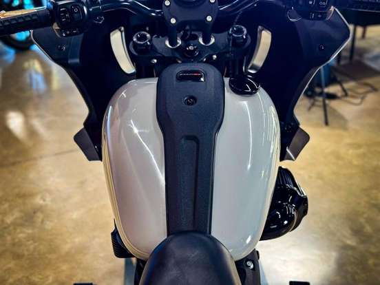 HARLEY-DAVIDSON-LOW RIDER ST-2025