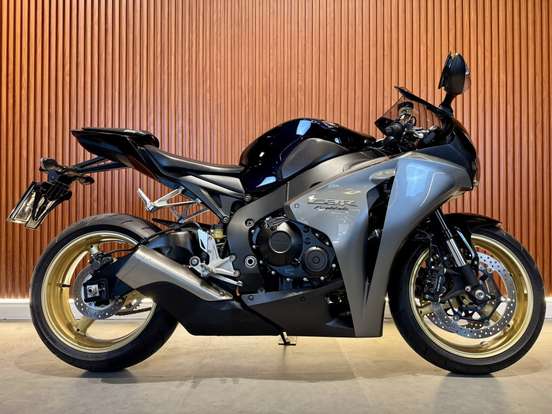 HONDA-CBR 1000RR FIREBLADE HONDA-CBR 1000RR FIREBLADE-2009