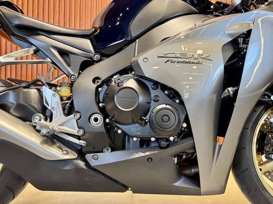HONDA-CBR 1000RR FIREBLADE HONDA-CBR 1000RR FIREBLADE-2009