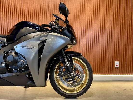 HONDA-CBR 1000RR FIREBLADE HONDA-CBR 1000RR FIREBLADE-2009