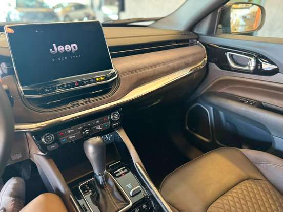 JEEP-COMMANDER-2024
