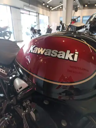KAWASAKI-Z900RS-2023