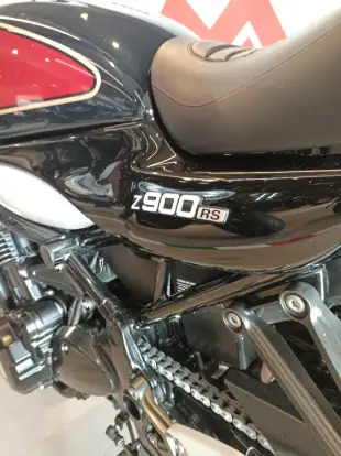 KAWASAKI-Z900RS-2023