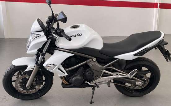 KAWASAKI-ER-6N-2010