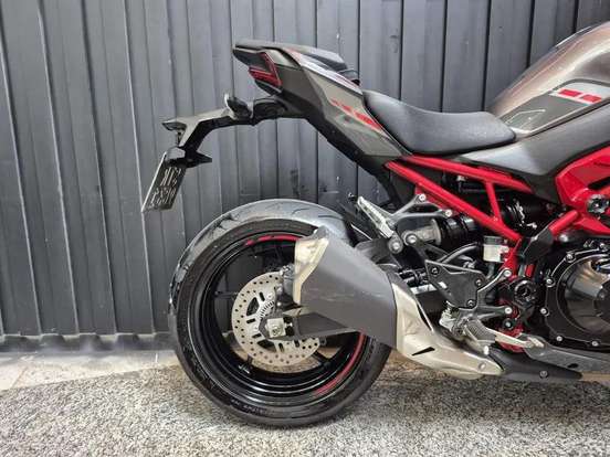 KAWASAKI-Z900 SE-2025