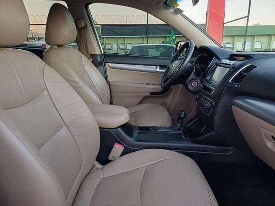 KIA-SORENTO-2.4 S.263 4X2 16V GASOLINA 4P AUTOMÁTICO KIA-SORENTO-2014