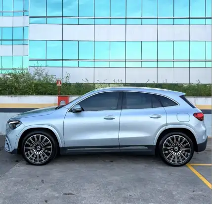 MERCEDES-BENZ-GLA 200-2024