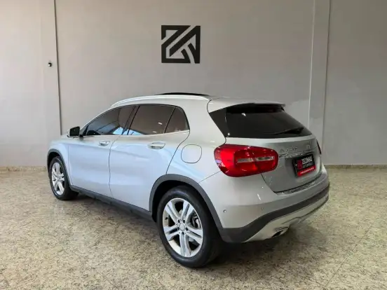 MERCEDES-BENZ-GLA 200-1.6 CGI VISION 16V TURBO FLEX 4P AUTOMÁTICO MERCEDES-BENZ-GLA 200-2015