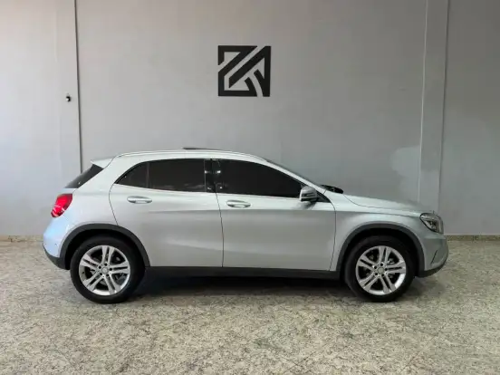 MERCEDES-BENZ-GLA 200-1.6 CGI VISION 16V TURBO FLEX 4P AUTOMÁTICO MERCEDES-BENZ-GLA 200-2015