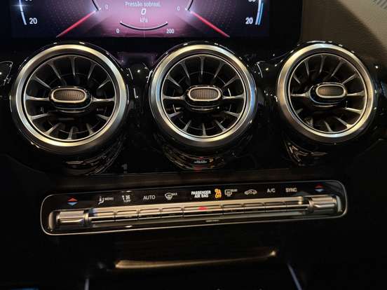 MERCEDES-BENZ-GLA 200-2025