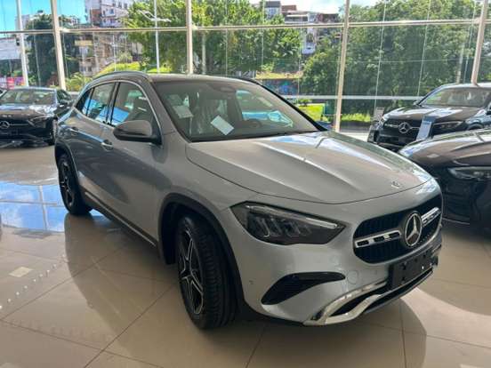 MERCEDES-BENZ-GLA 200-2025
